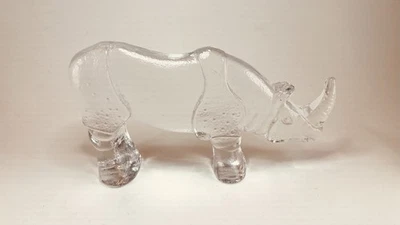 Pisapapeles de vidrio Kosta Boda Rhinoceros 1975 serie Zoo por Bertil Vallien Suecia Foto 1 de 4