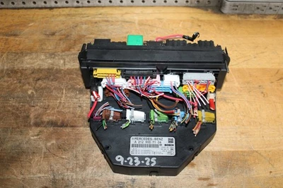 2010 MERCEDES E350 (W212) FRONT SAM SIGNAL ACQUISITION FUSE BOX CONTROL MODULE - Image 1 of 4