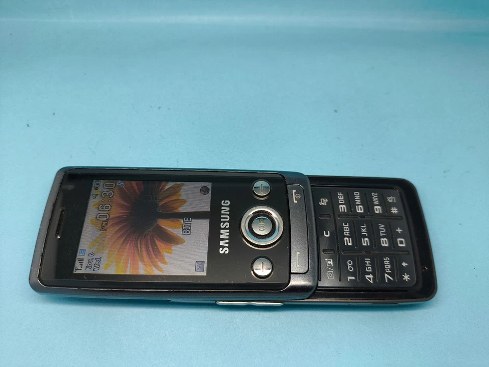 Samsung SGH J800 - Black (Unlocked) Mobile Phone - Image 1 of 4