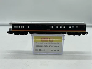 Micro Trenes Escala Z Kansas City Southern KCS Coche de Negocios Modernizado 556-00-010 - Imagen 1 de 11