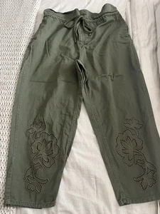 Pantalones con ojales de cintura alta para mujer - Future Collective con Jenny K. Lopez Olive - Imagen 1 de 7