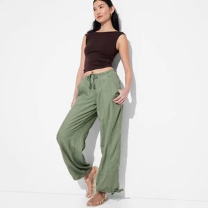 NEW Kensie Jeans Women's Parachute Hig-Rise Wide Leg Green Cargo Pants Size 6/28 - Picture 1 of 24