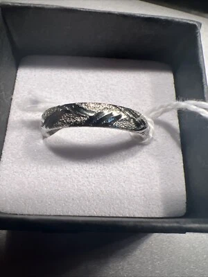 10K  White Gold Fancy Light Weight .9 Grams Size 8.5 - Image 1 of 4