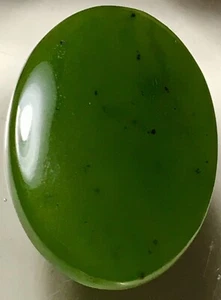 OLD STOCK 16.75ct NATURAL APPLE GREEN NEPHRITE GEM GRADE JADE A 25x18mm OVAL CAB - Picture 1 of 12
