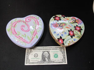 2er Set BRIGHTON Schmuck Geschenkdosen Herzform Metall LOVE Blumen VALENTIN - Bild 1 von 3
