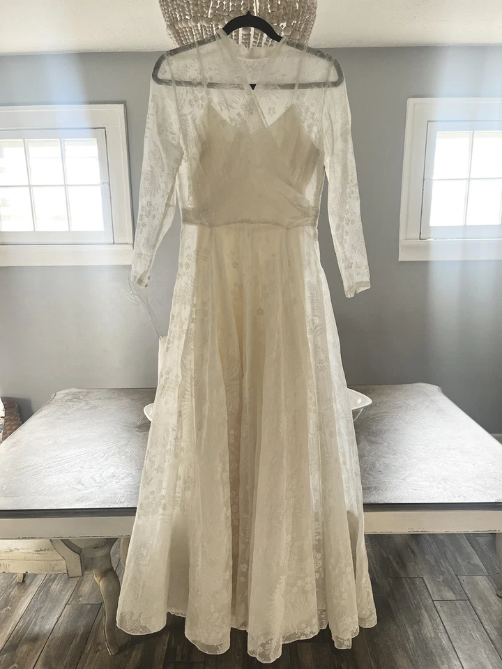 Impresionante vestido de novia flocado floral vintage de los años 50 sin cordones incluido pequeño Foto 1 de 4