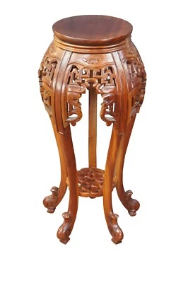 Pedestal redondo para escultura de pie de planta de caoba tallada en Chinoiserie del siglo XX Foto 1 de 4