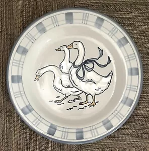 ONE 11" Dinner Plate - Louisville Stoneware "Gaggle of Geese" - MINT! - Picture 1 of 6