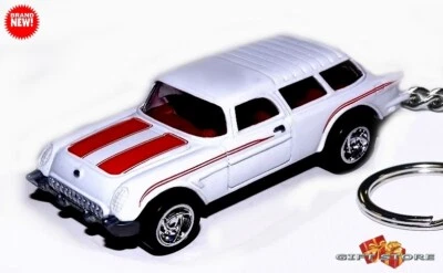 🎁RARE KEYCHAIN WHITE RED CHEVROLET CORVETTE NOMAD GREAT GIFT & DESK DISPLAY🎁🎁 - Image 1 of 4