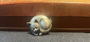 VINTAGE SMALL CAT PIN BROOCH - Picture 1 of 5