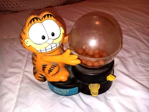 Vintage Garfield Plastic Gumball Machine 1978-1981 Superior Toy Co. - Picture 1 of 3