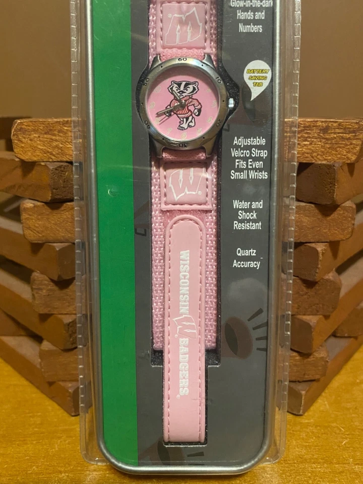 Reloj GAMETIME ROSA NCAA Wisconsin Badgers Fútbol NUEVO Correa Ajustable Agua Foto 1 de 1