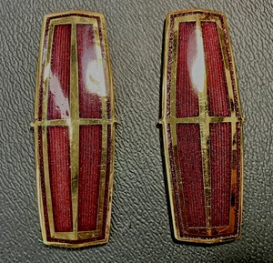 Par de emblemas de rejilla enchapados en oro de 24 quilates Lincoln Mark VII Bill Blass - Imagen 1 de 9