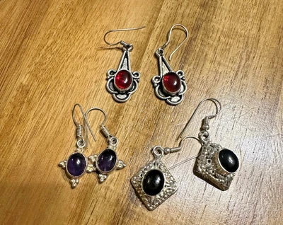 Lote de 3 Pendientes Colgantes Disfraz Boho Rojo Púrpura Negro Cabujón Tono Plateado Foto 1 de 4