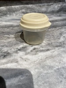 Rubbermaid Servin Saver  - #0 - Almond Beige -  Round - 2 3/4” - Picture 1 of 4