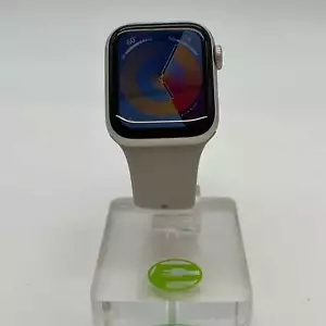 GPS Only Apple Watch SE 2nd Gen 40MM Silver Aluminum Starlight Sport Band A2722 - Picture 1 of 8