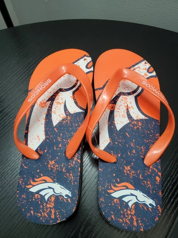 NFL Denver Broncos Gradient Flip Flops Beach Sandals NEW Size Small Cover