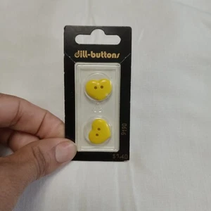 Dill-Buttons Plastic Yellow Heart 9190 11/16" (18MM) Set Of 2 - Picture 1 of 3