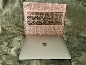 Macbook Pro 2017 13 Zoll, Core i5, 8GB RAM, 256GB SSD - Leertaste defekt/fehlt - Bild 1 von 6