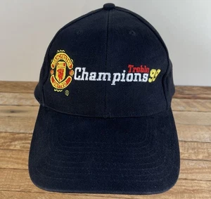 Gorra Manchester United Champions Treble Glory 1999 Oficial Ajustable Negra - Imagen 1 de 17