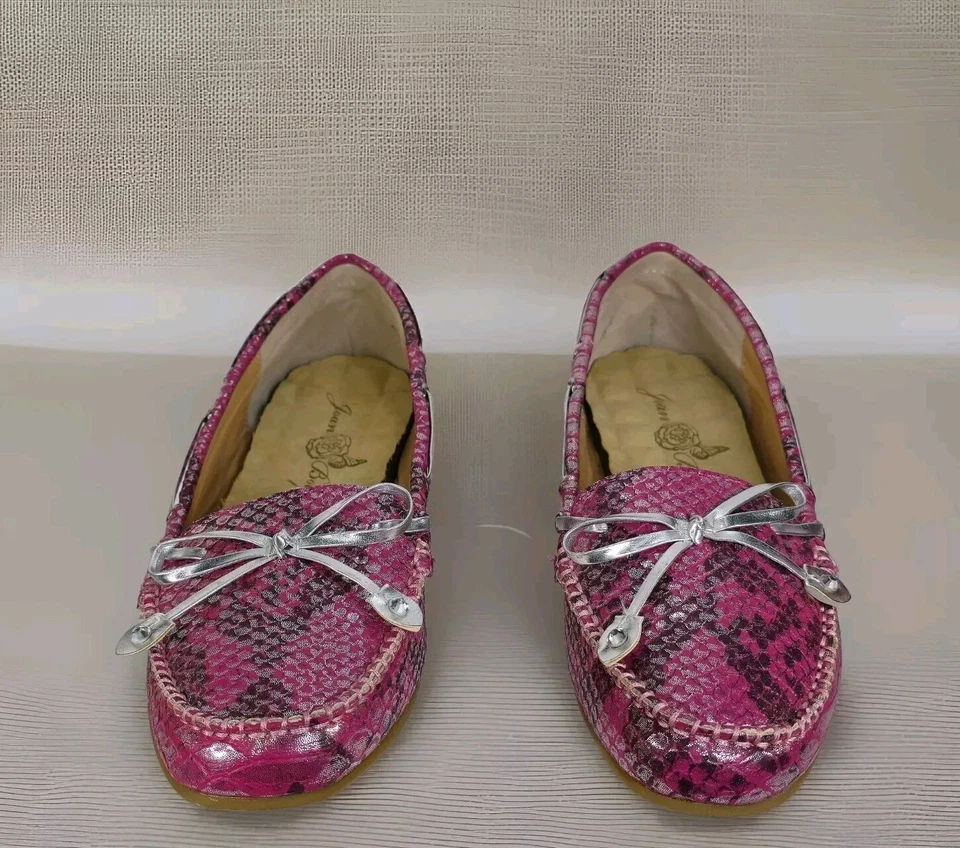 JOAN BOYCE FEMININO 10M ROSA ESTAMPA DE PELE DE COBRA STRASS ACENTUADO SAPATOS MOCASSIM ARCO  - Imagem 1 de 4