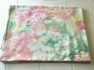 Wilton Court Pastell Blumen Tischdecke Ostern Frühling 48,5 x 68" - Bild 1 von 10
