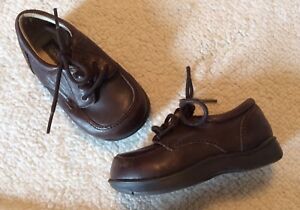 Kenneth Cole Reaction TODDLER Size 5M brown leather lace-up F87230 Nice