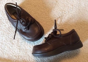 Kenneth Cole Reaction TODDLER Size 5M brown leather lace-up F87230 Nice - Picture 1 of 10