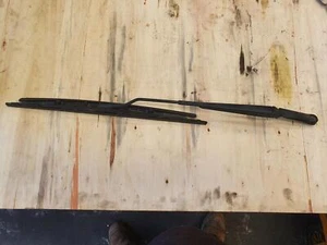 AUDI A3 RIGHT FRONT WIPER ARM 05/97-05/04 1J2955410B - Picture 1 of 4