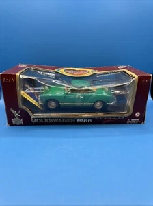 Road Legends 1:18 Volkswagen 1966 Karmann-Chia Green - Picture 1 of 21