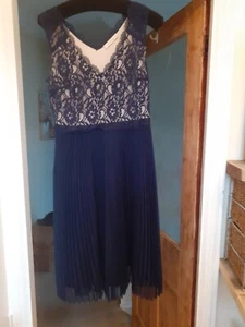 Navy Blue pleated Oasis dress - Picture 1 of 6
