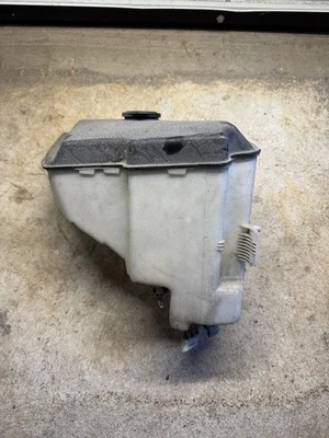 01-06 BMW E46 3-SERIES БАК РЕЗЕРВУАРА ЖИДКОСТИ ОМЫВАТЕЛЯ ЛОБОВОГО СТЕКЛА OEM 7007970 - Изображение 1 из 4