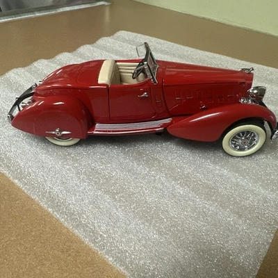 Danbury Mint 1934 Packard V-12 Lebanon Speedster 1/24 Red Beautiful Diecast Car - Image 1 of 4