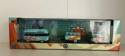 Lata de entrega VW Volkswagen azul y remolque y camión con cabina Foto 1 de 4