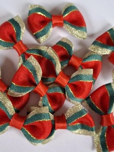 10 Christmas Bows red green and gold 4cm - Picture 1 of 3