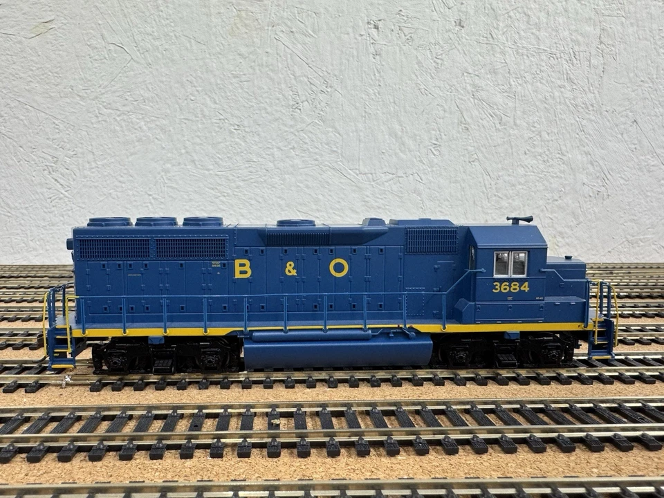 HO Scale Bachmann 66308 EMD GP40 Baltimore & Ohio (B&O) #3684 Sound & DCC - Image 1 of 4