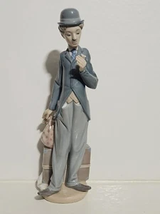 LLADRO CHARLIE CHAPLIN "CHARLIE THE TRAMP" with FLOWERS, SIGNED #5233 - Picture 1 of 7