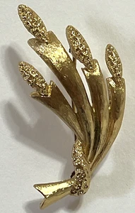 VINTAGE MONET GOLD TONE BUNDLE OF WHEAT GRAIN BROOCH PIN BEAUTIFUL GIFT BOX - Picture 1 of 9