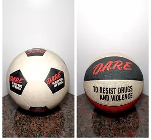 DARE D.A.R.E. vintage anni 90 Mini pallone da basket e calcio per tenere i bambini fuori dalla droga - Foto 1 di 6