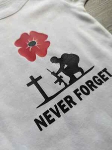 Camiseta bebé Never Forget Remembrance Day - Camiseta bebé Remembrance Sunday - Imagen 1 de 4