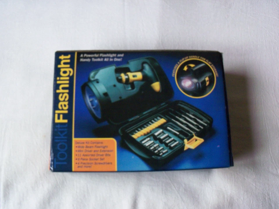 Kit de herramientas y linterna en uno Foto 1 de 1