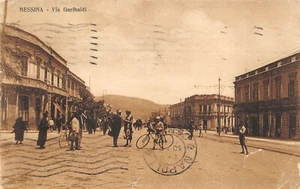 9054) MESSINA VIA GARIBALDI ANIMATA BICICLETTA VIAGGIATA NEL 1926 - Imagen 1 de 2