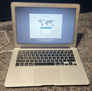 Apple MacBook Air 13,3" | Intel Core i5-4250U | 4 GB RAM | 128 GB SSD computer portatile - Foto 1 di 3