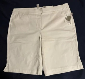 Alfred Dunner Women's White Allure Pull On Bermuda Shorts Size 18W - NWT - Picture 1 of 4