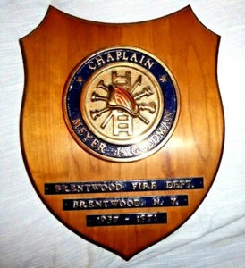 VINTAGE LARGE PLAQUE TROPHY BRENTWOOD NEW YORK FIRE DEPARTMENT CHAPLAIN 1971 - Picture 1 of 5