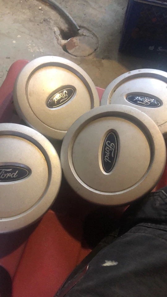 Ford Expedition 2004 tapas centrales Foto 1 de 1