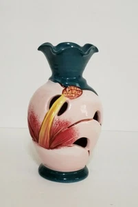 Jamaika Wassi Kunstkeramik Hibiskus durchbohrt / netzförmig / ausgeschnitten / signiert Höhle - Bild 1 von 11