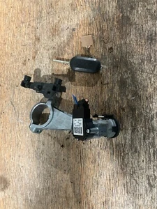 FIAT DOBLO CARGO 16V MULTIJET 2014 VAN 1.2 IGNITION SWITCH AND KEY 61039104 - Picture 1 of 3