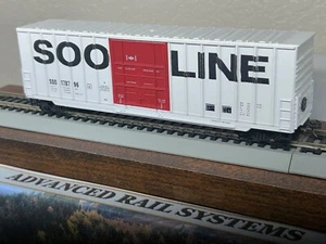 SOO LINE 50ft PLUG DOOR BOX CAR- HO Scale " SOO BLOCK & RED DOOR "- NEW RTR - Picture 1 of 5