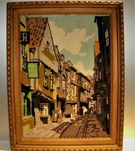 Vtg 1960's Needlepoint Tapestry"The Shambles" England Framed 22x17 Grannymade - Imagen 1 de 8